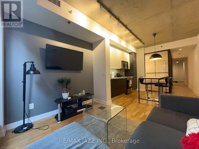 Photo du bâtiment - 8-308 Dovercourt Rd