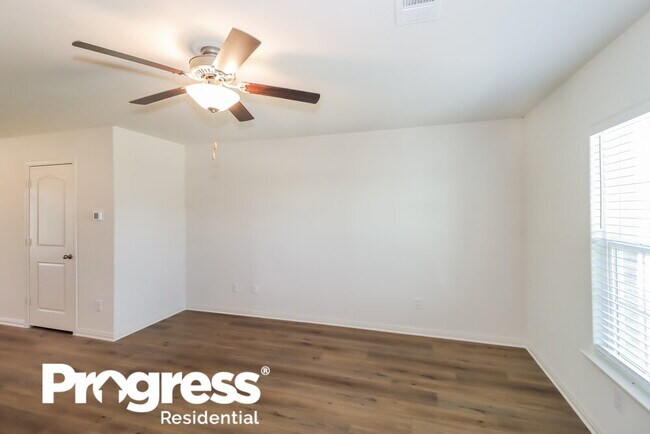 Foto del edificio - 304 Silvercrest Ln