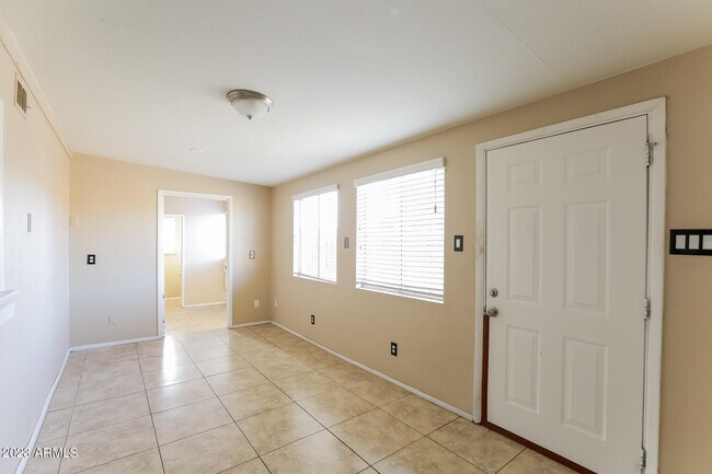 Building Photo - 3349 W Thomas Rd