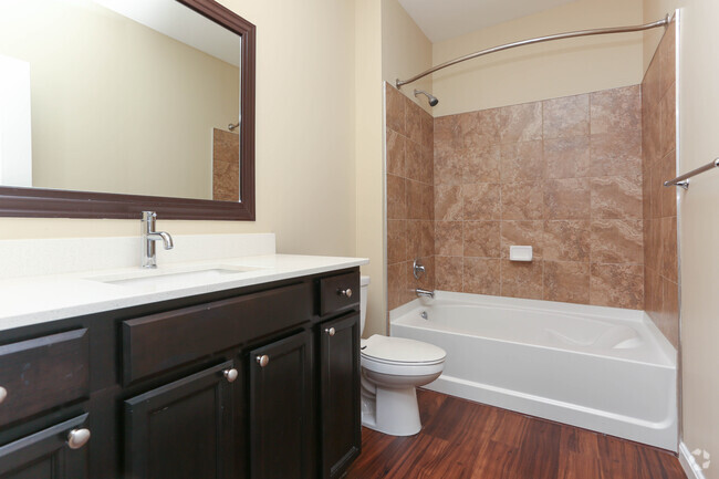 2BR, 2BA - 1,184 SF - Clare - Bathroom - Kendal On Taylorsville