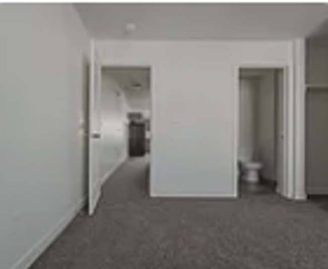 Building Photo - Great 3 Bedroom 2.5 Bath Vineyard Townhouse!