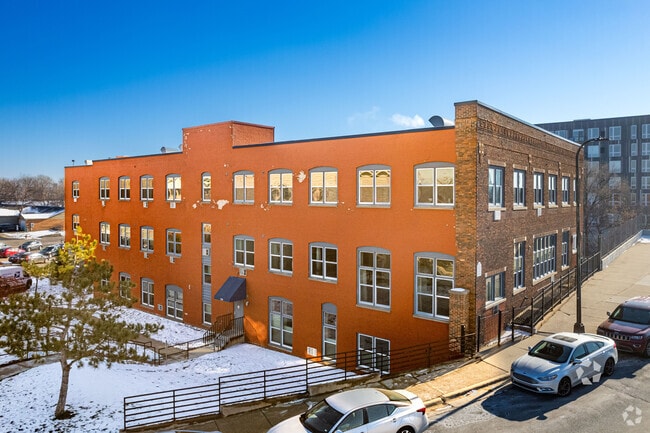 Building Photo - 215 7th St NE