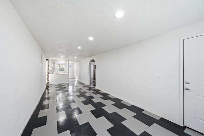 Building Photo - 1041 Dolly Wright St