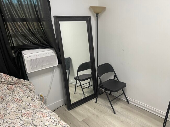 DORMITORIO - 2904 E 63rd St