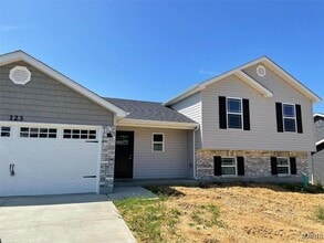 Building Photo - 123 Chestnut Ridge Dr