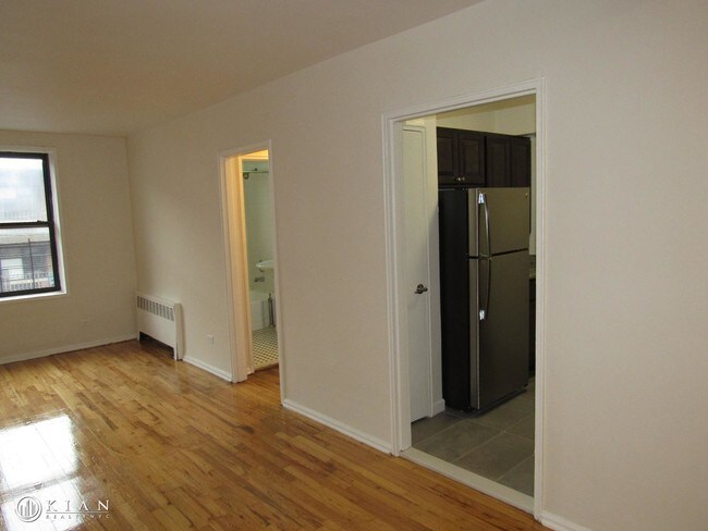 Building Photo - 14345 Sanford Ave