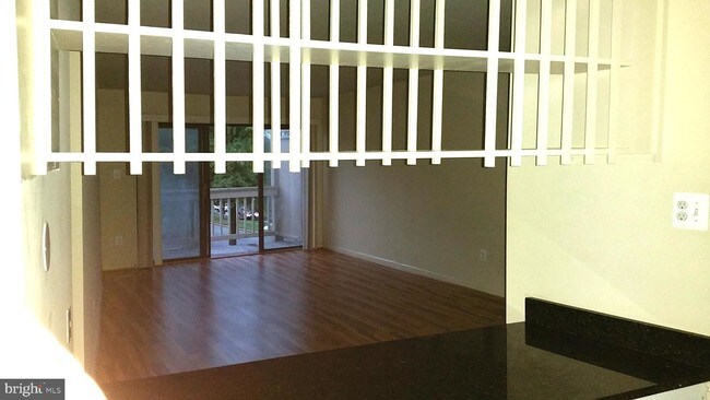 Building Photo - 5822 Royal Ridge Dr