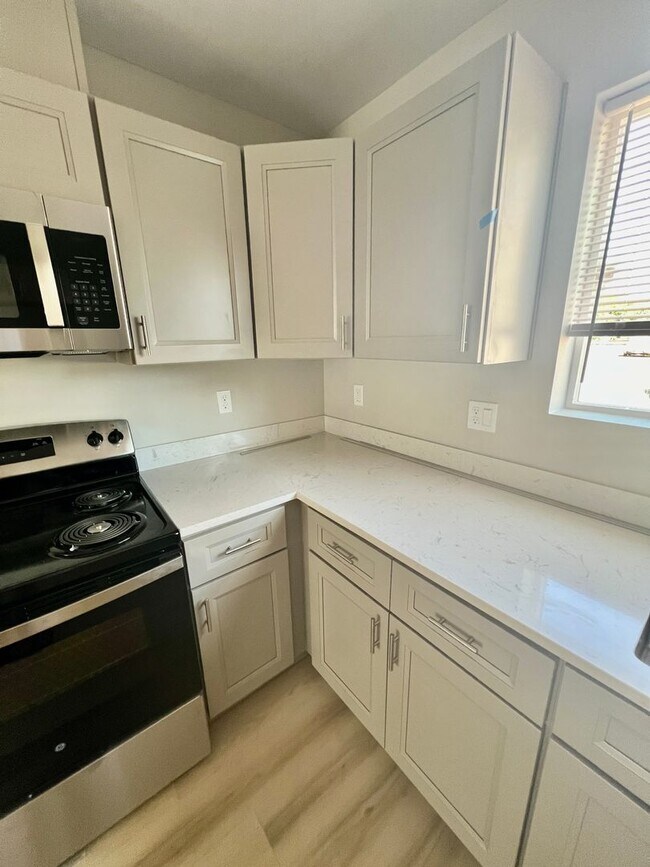 Foto del edificio - Come check out this stunning duplex! **MOVE IN SPECIAL $600.00 OFF FIRST'S MONTH'S RENT!**