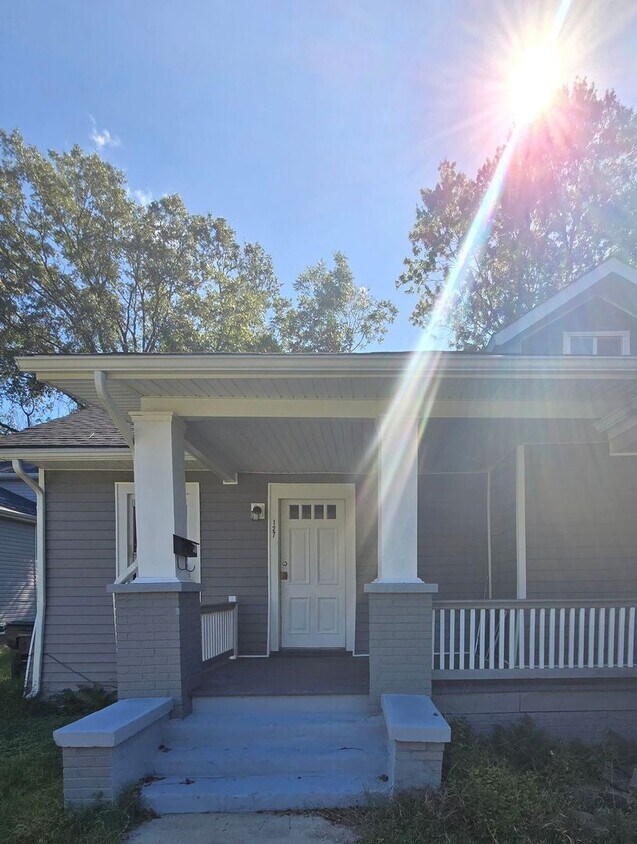 Foto principal - 1 bedroom duplex in Colonial Heights