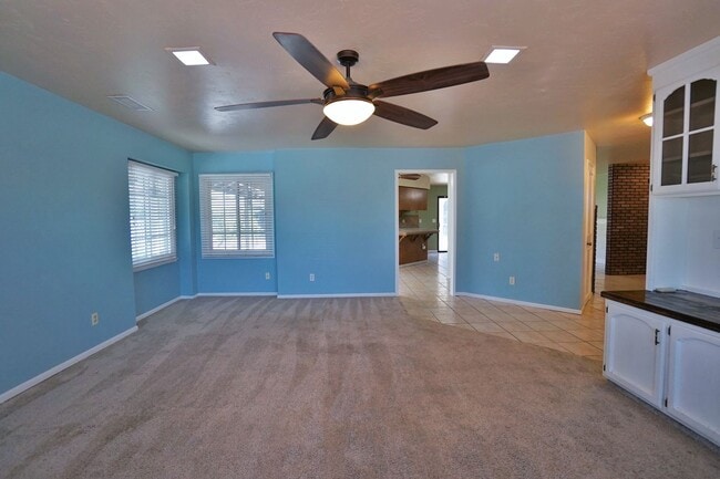 Building Photo - North Hanford 3 bedroom 2 bathroom