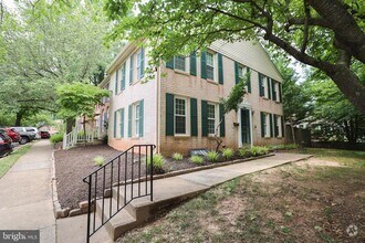 Building Photo - 2400 Ansdel Ct