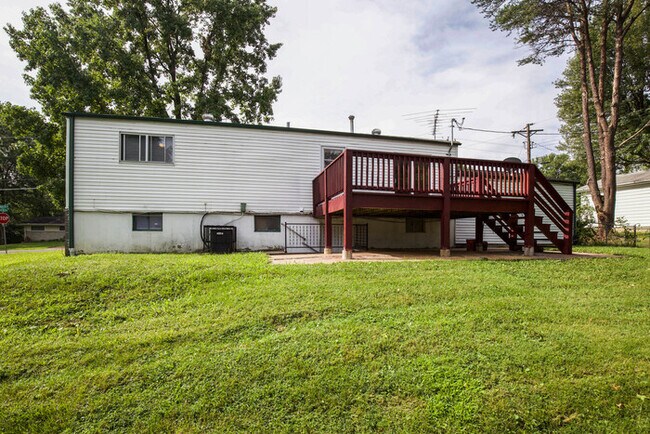 Building Photo - SPLIT LEVEL HOME FOR RENT!
