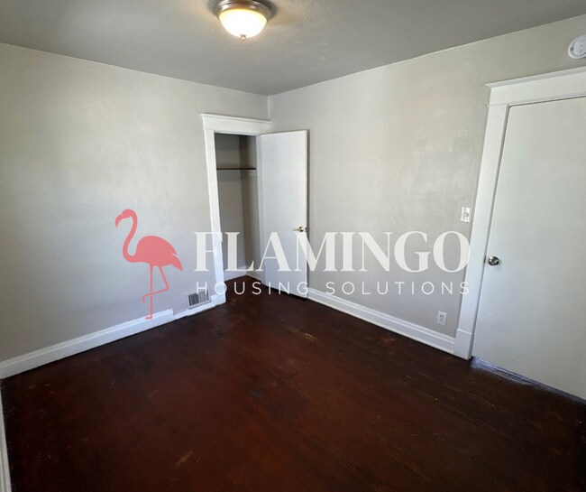 Building Photo - 320 Lorenz Ave
