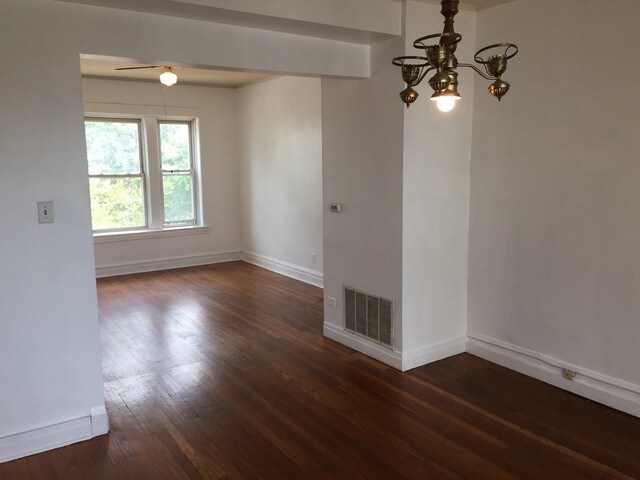 Building Photo - 3650 N Kilpatrick Ave