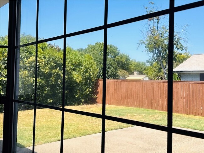 Foto del edificio - 1533 W Spring Creek Pkwy