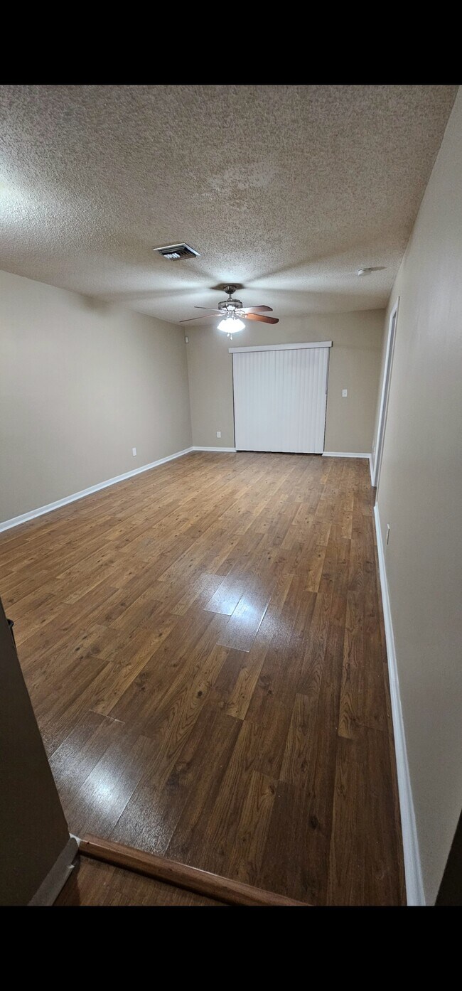 Living area - 11604 NW 45th St