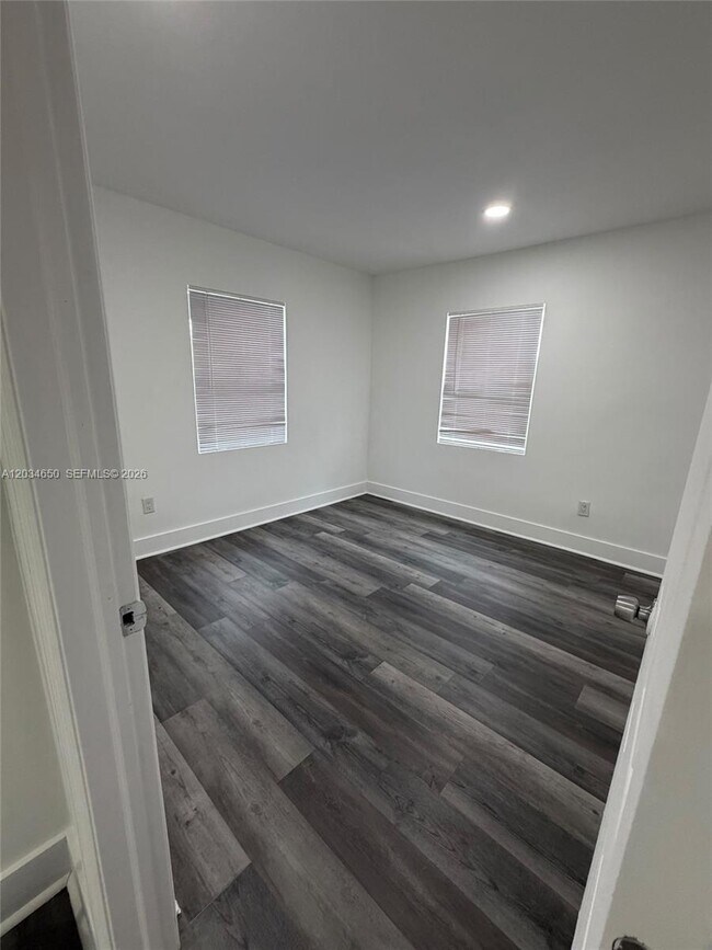 Building Photo - 2025 NW 72nd St