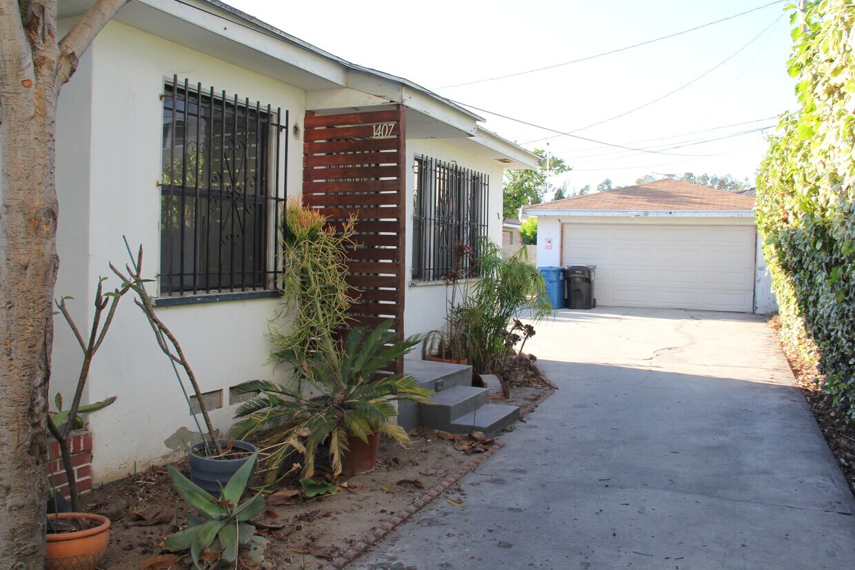 Primary Photo - 1407 W Hellman Ave
