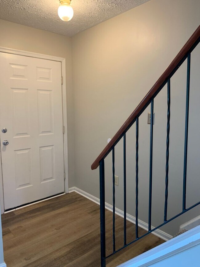 Building Photo - CONTRACT PENDING!!Spacious 2-story, 3 bed/...