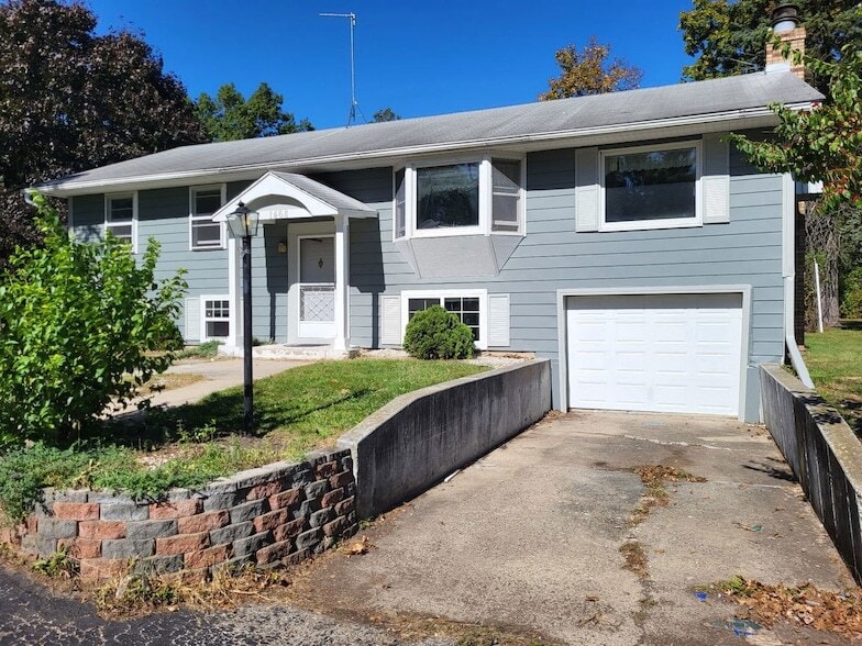 Building Photo - 1468 N Alto Vista