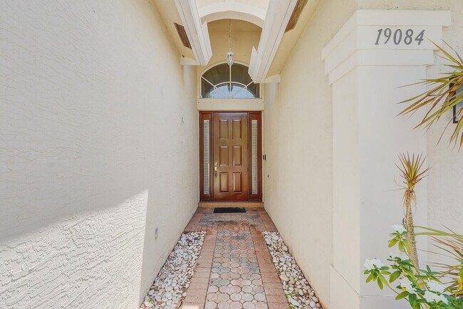 Foto del edificio - 19084 Skyridge Cir