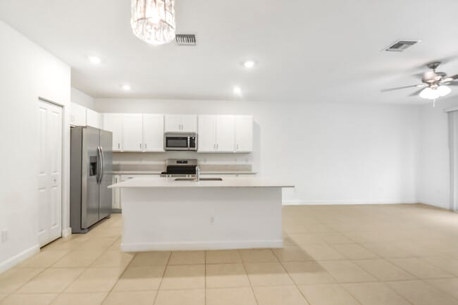 Foto del edificio - 4519 Hollister Ave