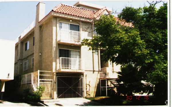 Building Photo - 8525 Saturn St