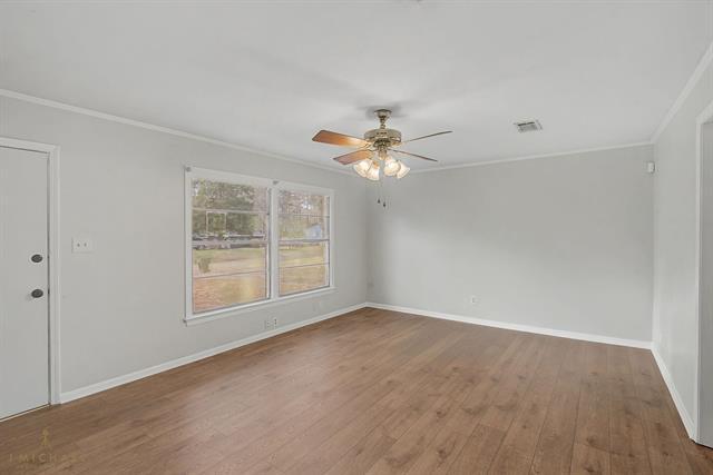 Foto del edificio - 8921 Sweetbriar Ln