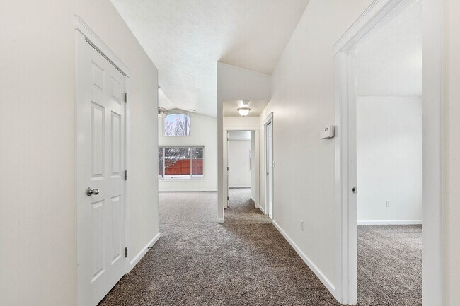 Foto del edificio - 1920 N Cavalier Rd