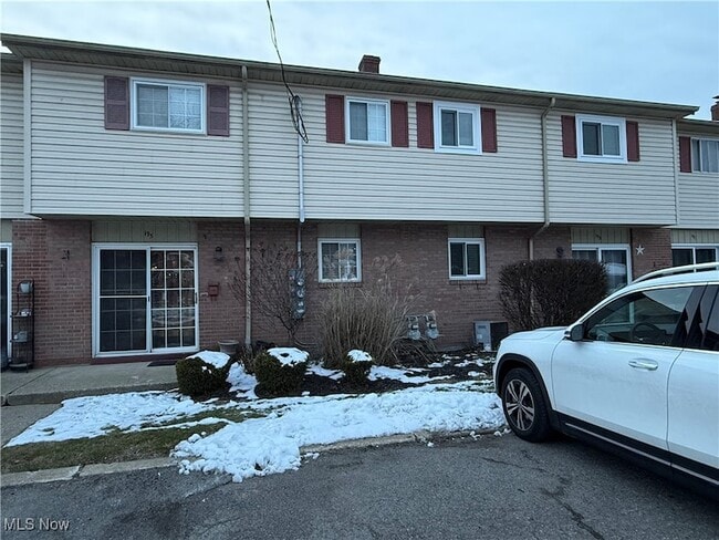 Foto del edificio - 193 Surrey Ln