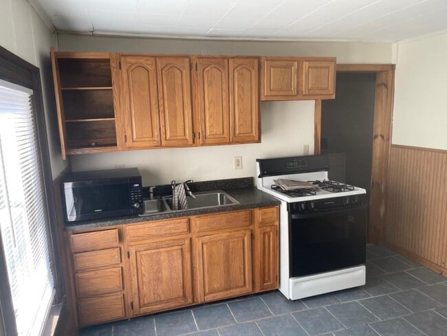 Building Photo - 408 Upper