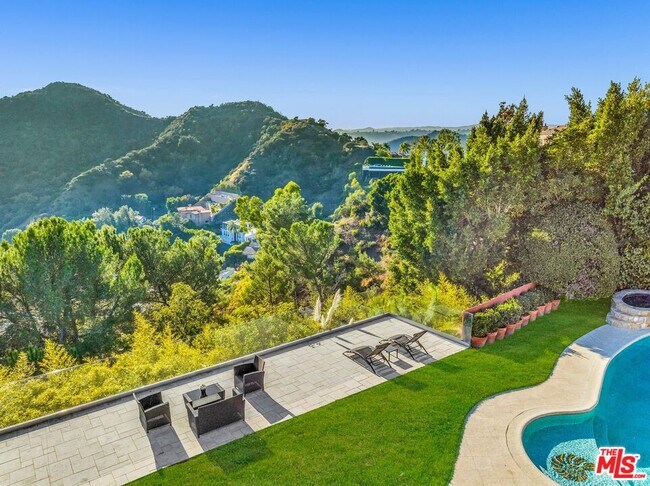 Building Photo - 2177 Summitridge Dr