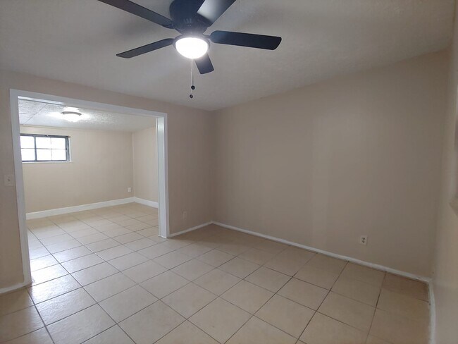 Building Photo - 1109 Pheasant Dr