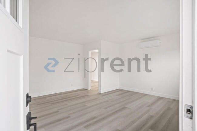 Building Photo - 854 Cedar Ave