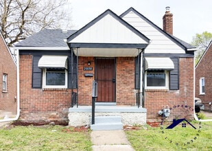 Building Photo - 20038 Manor
