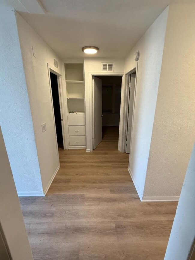 Foto del edificio - 2607 N Madison Ave