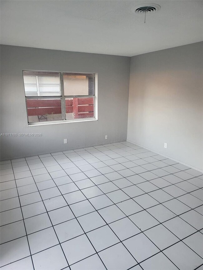 Foto del edificio - 1435 NW 8th Ave