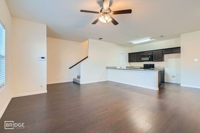 Building Photo - 1321 Lakecrest Ln