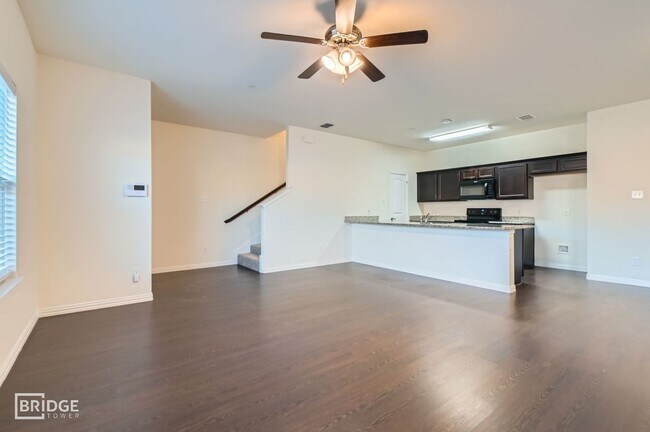 Foto del edificio - 1321 Lakecrest Ln