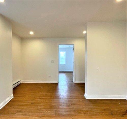 Building Photo - 2811 S Archer Ave