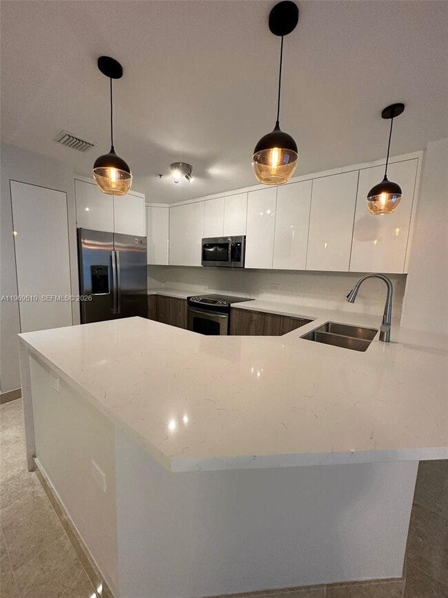 Building Photo - 801 Brickell Key Blvd