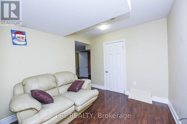 Building Photo - 93 Templehill Rd