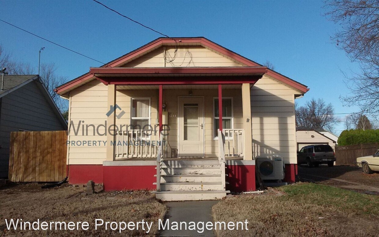 Primary Photo - 4 br, 1 bath House - 611 E Maple Street