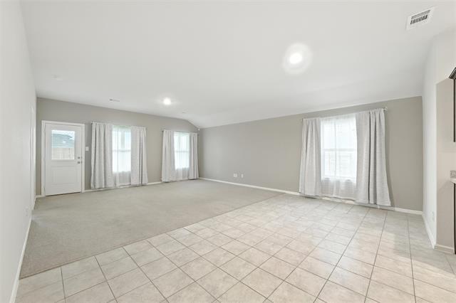 Foto del edificio - 16745 Portage St