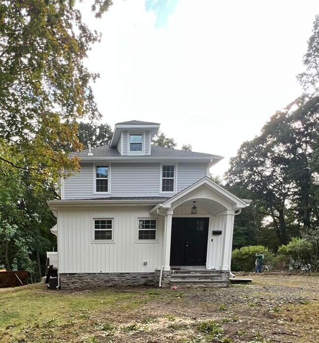 Building Photo - 17 Lakeview Ave