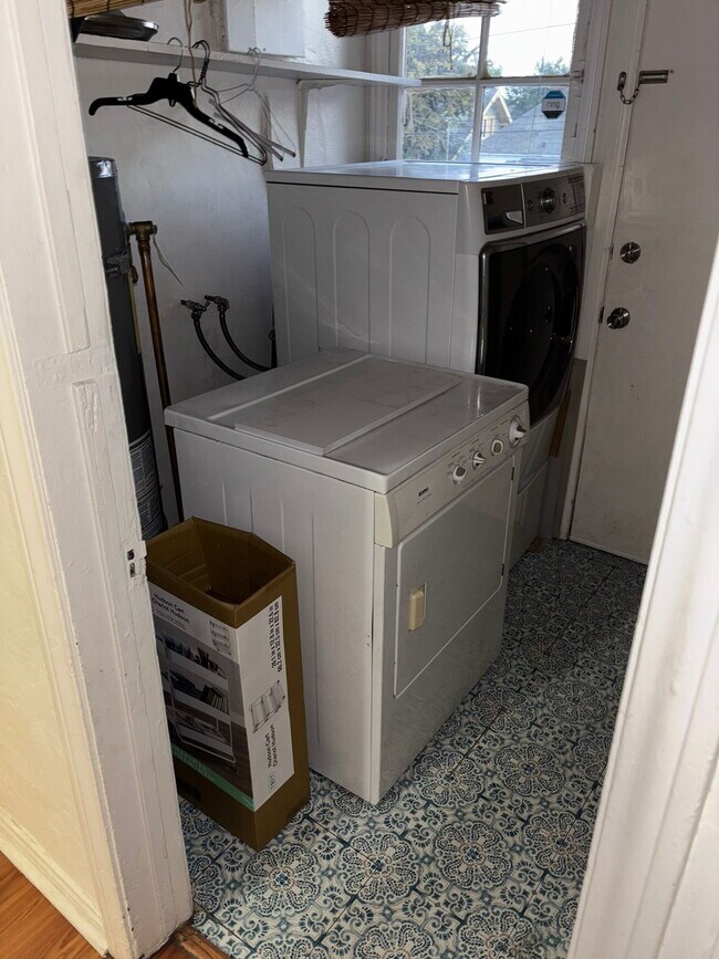 Building Photo - 1906 W 23rd St