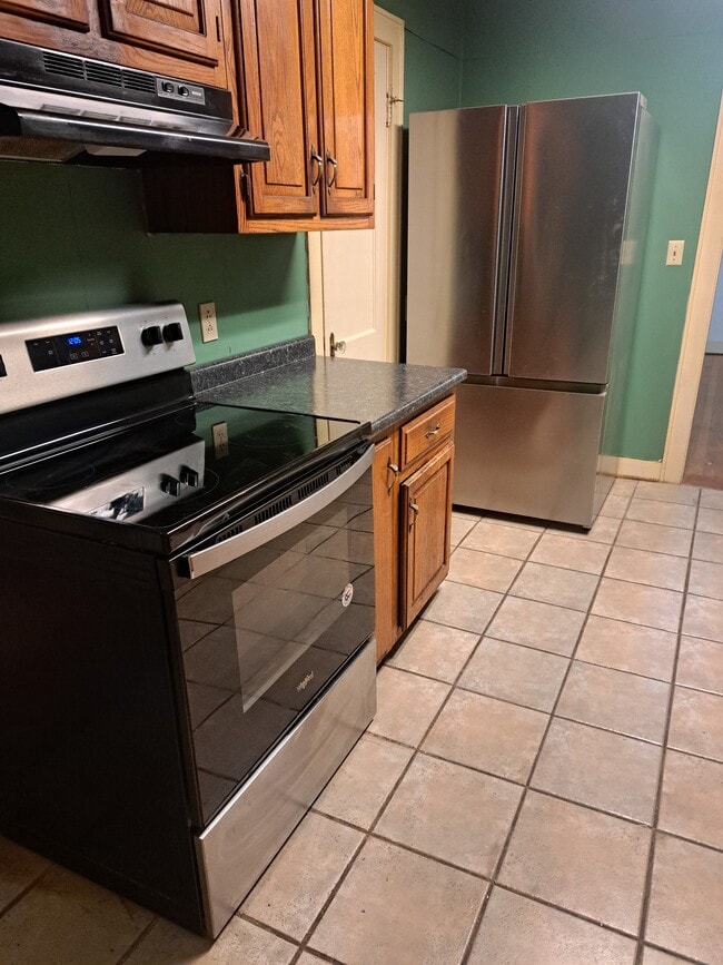 Building Photo - 66 Davis Ave