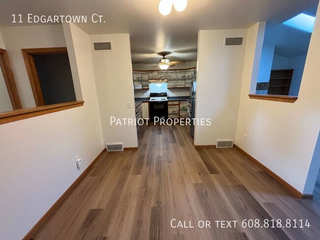 Building Photo - 3 Bedroom/ 2.5 Bathroom in Madison, WI