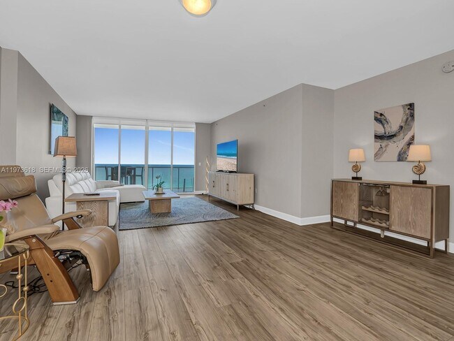 Foto del edificio - 704 N Ocean Blvd