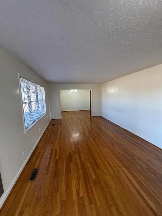 Foto del edificio - Beautiful 3 Bedroom and 2 Bath House